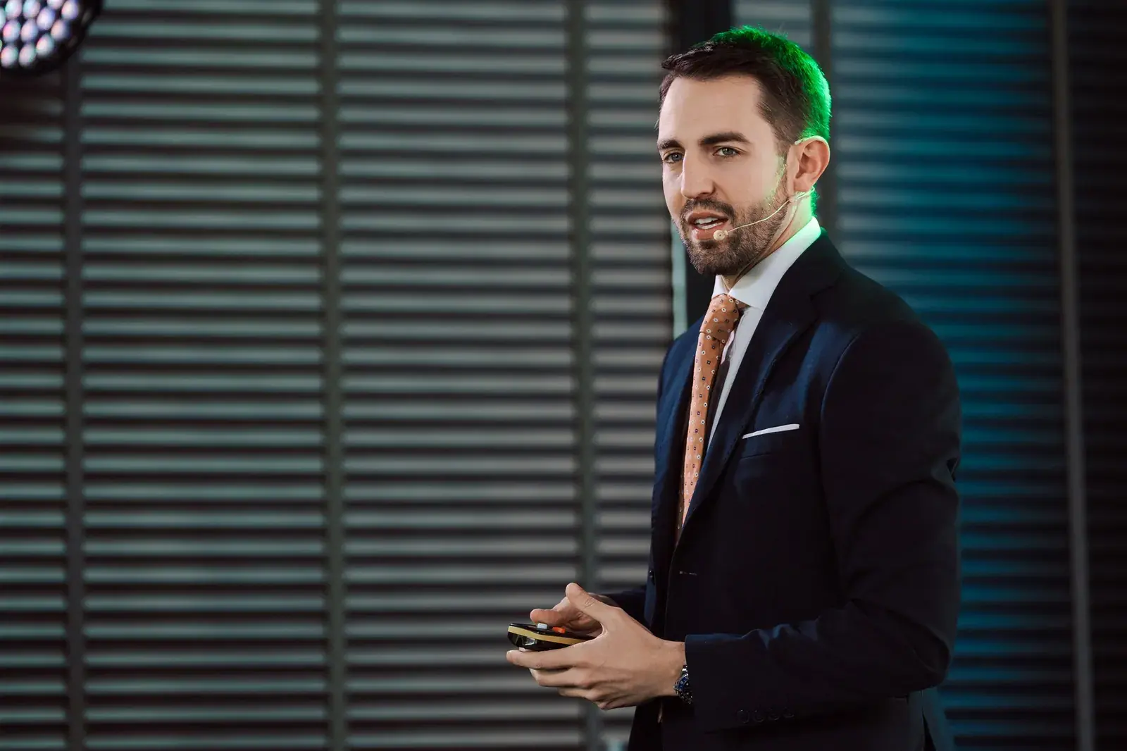 Dr. Giorgio Comola during a clinical lecture